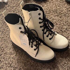 Time and Tru Women's Off-White Combat Boots